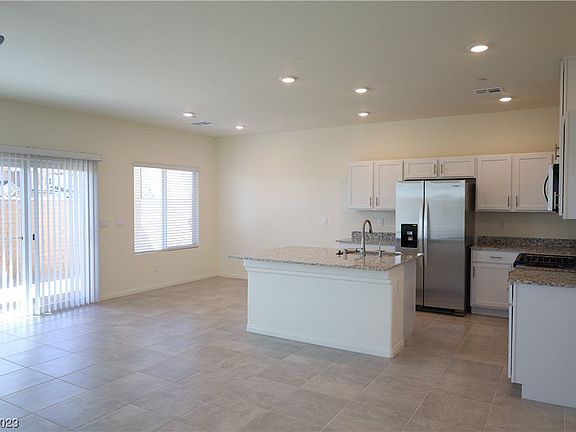 5th image of 425 Larksong Ave
