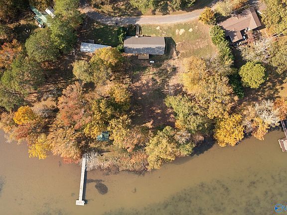 2nd image of 367 River Dr