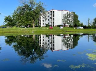 350 Plum Creek Dr APT 410, Wheeling, IL 60090