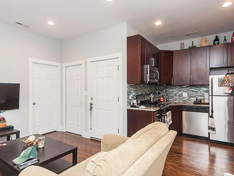 1338 W Huron St #3F — Photo 3