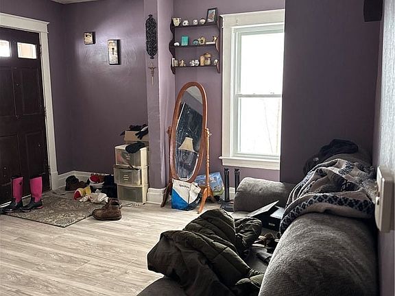 3rd image of 4021 Bell St