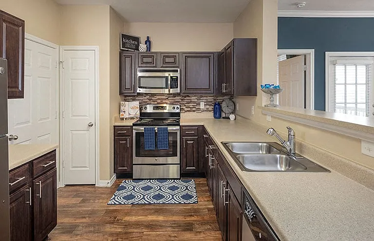 The Manor Homes of Arborwalk Apartments — Photo 2