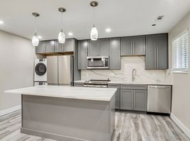 4371 / 4365 S Fairbourne Ave