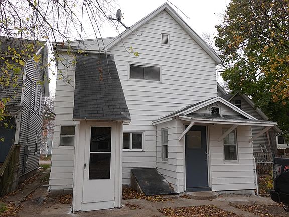 3rd image of 1332 Broadway Ave NW