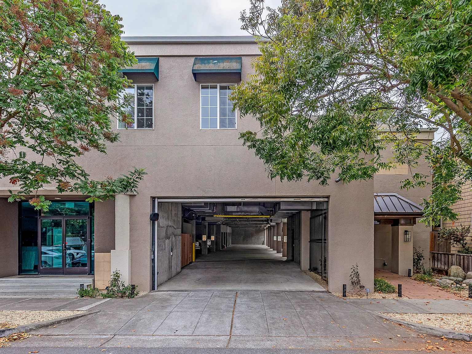3 bed, 1400 sqft, $15,000 — Photo 1