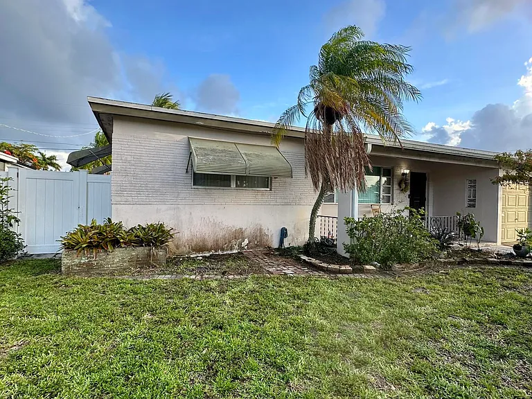 7000 SW 11th St — Photo 3