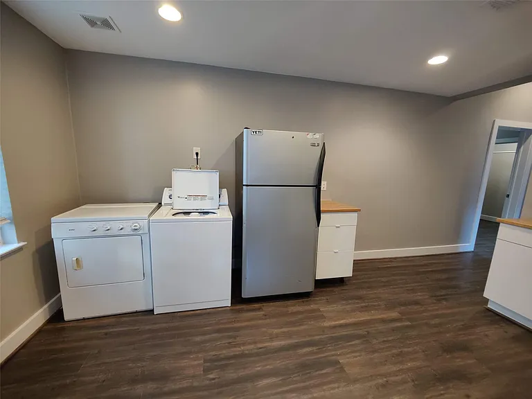 711 Graham Pl #A — Photo 12