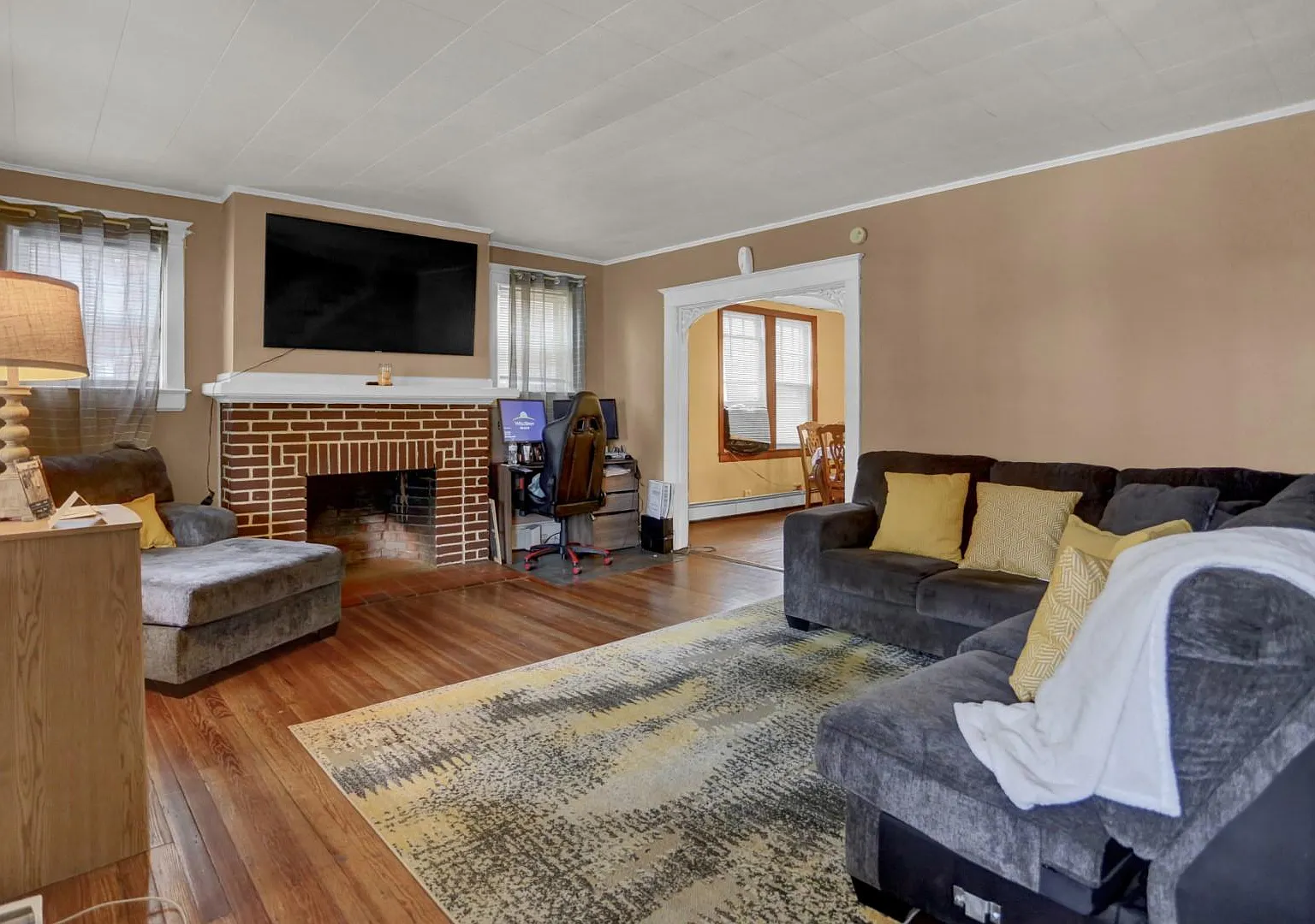4 bed, 1900 sqft, $1,350 — Photo 3