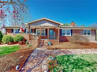 320 Cedarwood Trl, High Point, NC 27265
