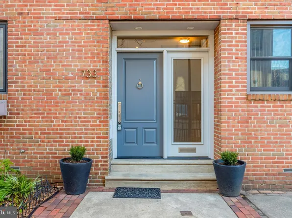 733 Bradford Aly, Philadelphia, PA 19147