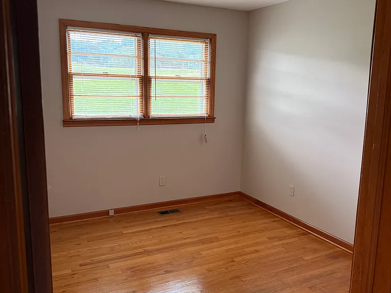 5028 Highway 11E — Photo 11