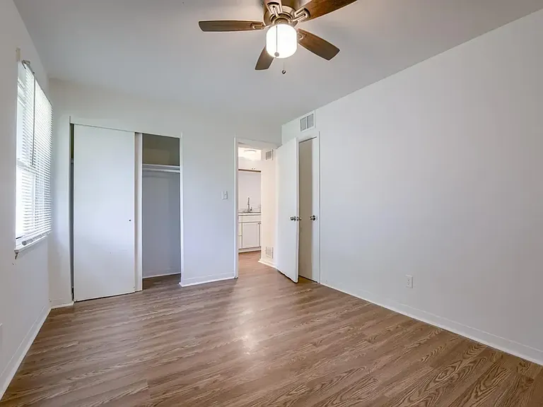 15216 Bellaire Ave — Photo 11