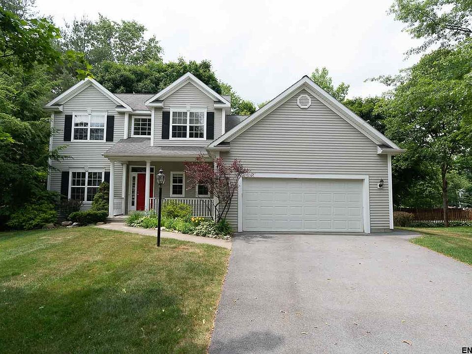 1st image of 9 Emerald Ln