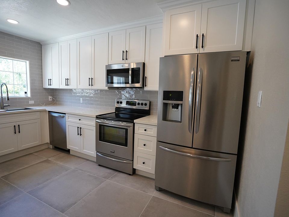 1st image of 1414 E 4th St #1414