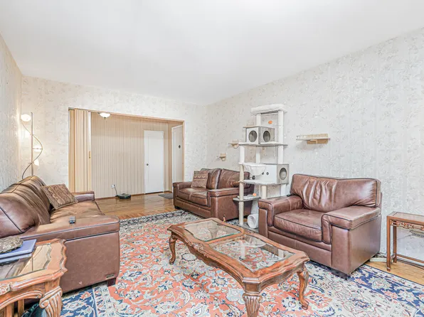 2140 Knapp Street image 2 of 25