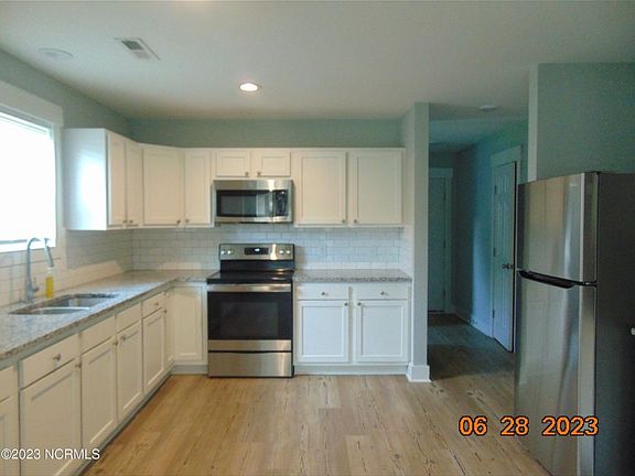 2nd image of 2127 Fowler St #A