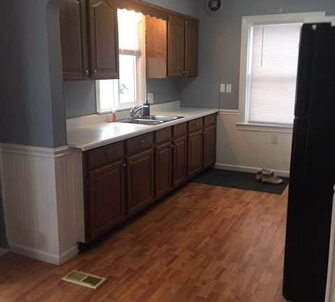 2nd image of 950 Eleanor St NE
