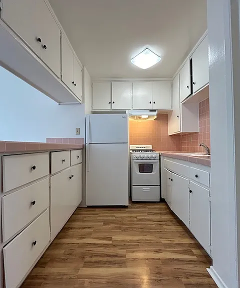 5225 Cahuenga Blvd #18 — Photo 4