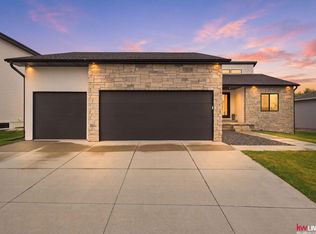 6801 Monarch Dr, Lincoln, NE 68516