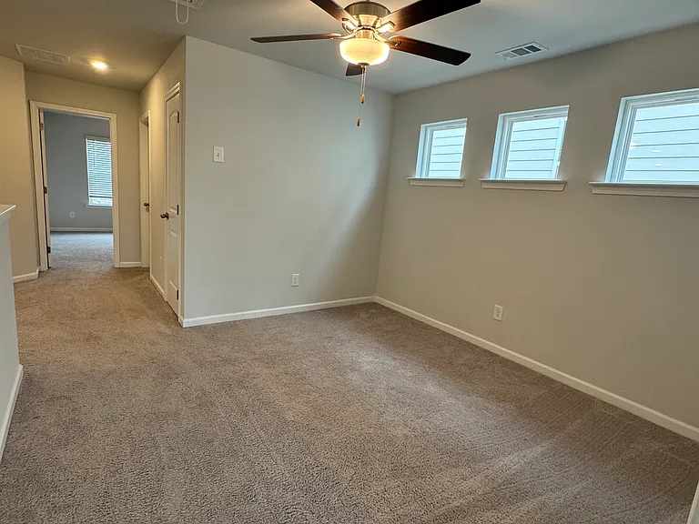 52 Briarwood Dr E — Photo 11