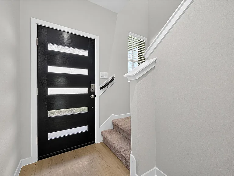 186 Valiant Ridge Trl — Photo 3