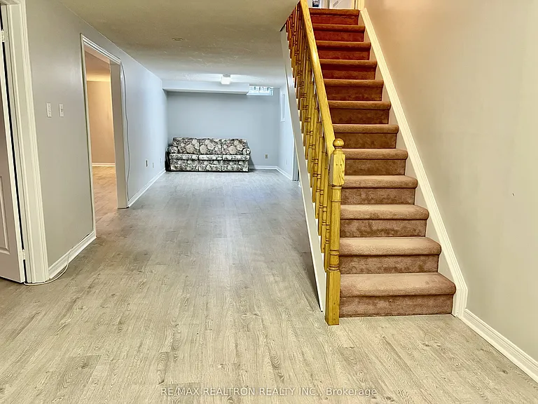 35 Soho Cres #BASEMENT — Photo 5