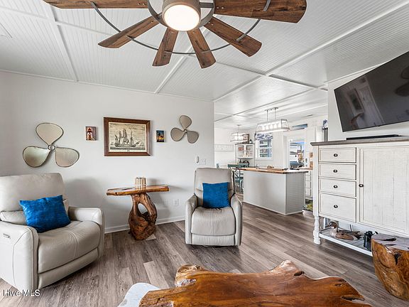 5th image of 1012 W Dolphin Drive