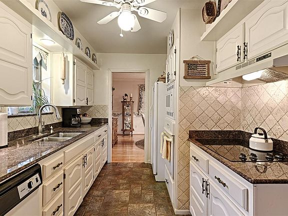 5th image of 2533 Patricia Ln