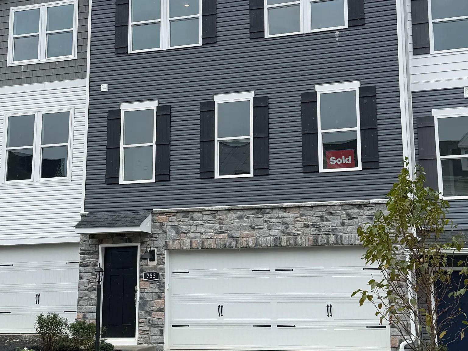 3 bed, 2208 sqft, $2,800 — Photo 1