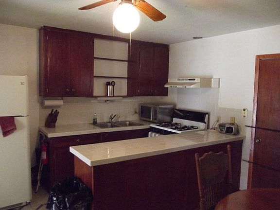 4th image of 213 Zamora Ave