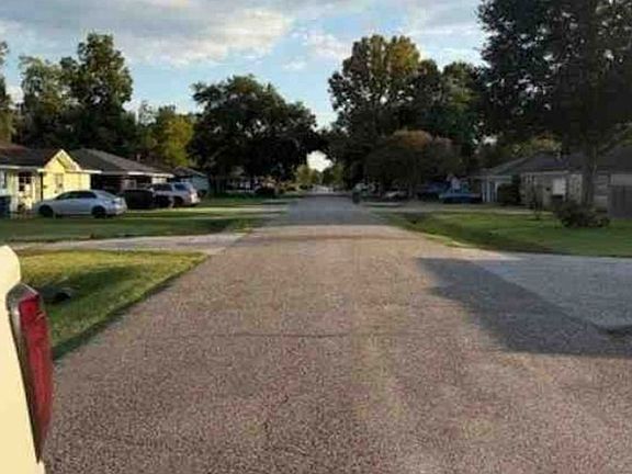 Exterior Neighborhood (street photo)