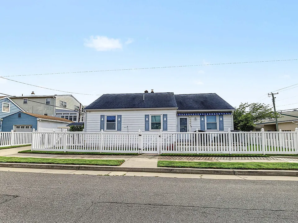 6906 Monmouth Ave