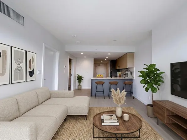 13745 George Jct #502, Surrey, BC V3T 0R1