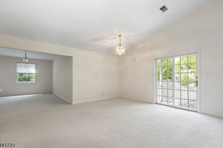 82 Smithfield Ct — Photo 7