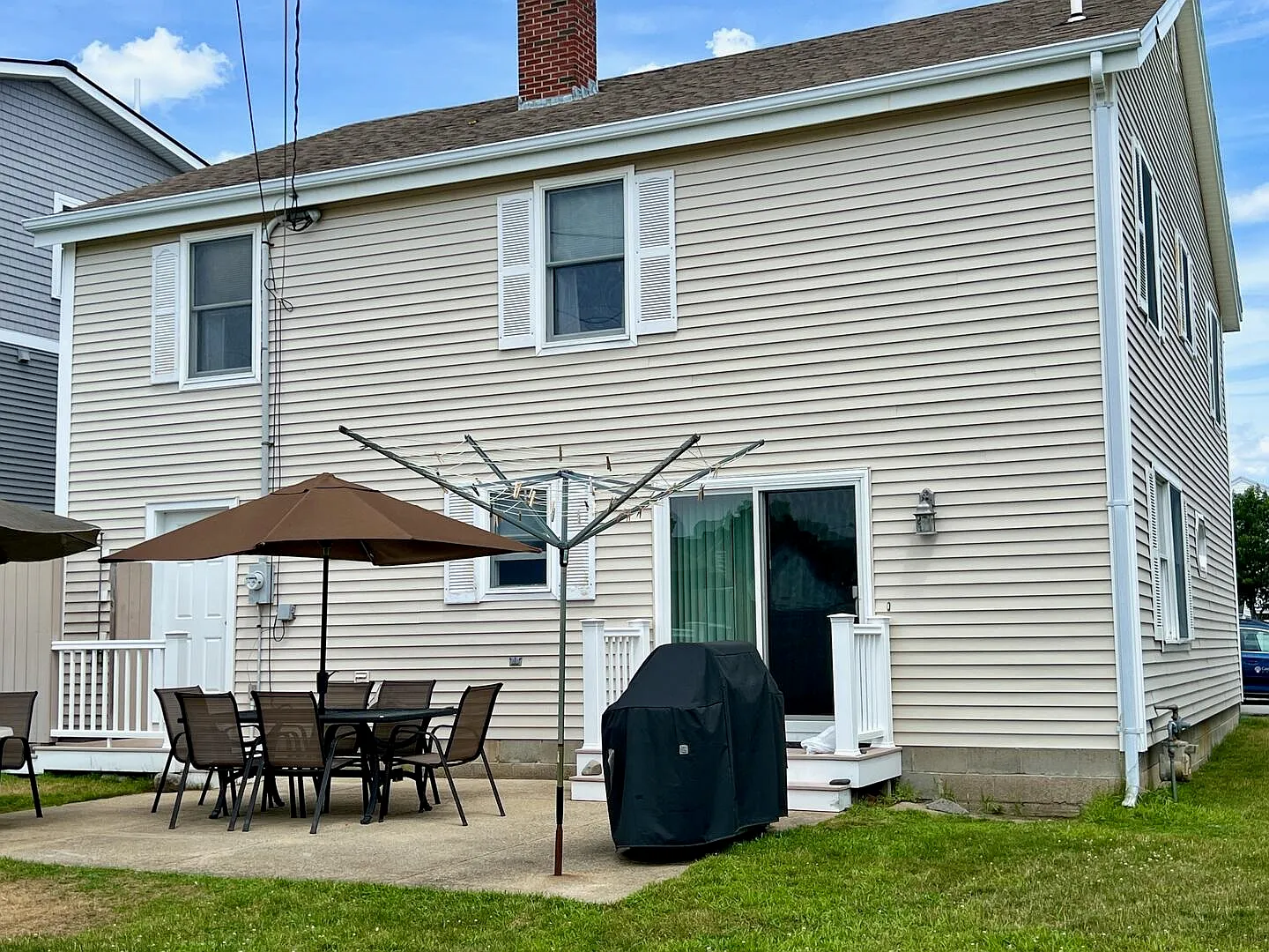 2 bed, 2.0 bath, 2300 sqft, $2,600 — Photo 2