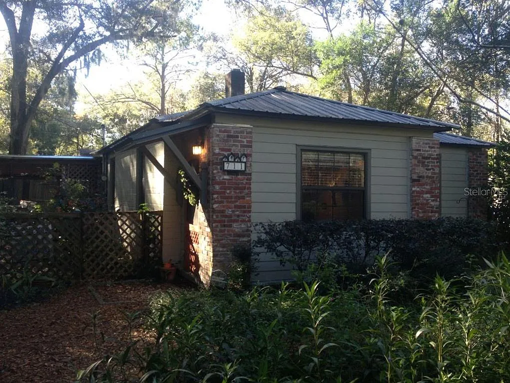 Building Photo - 711 NW 34th Pl
