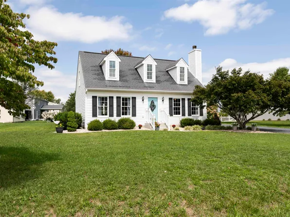71 Meadowdale Dr, Stuarts Draft, VA 24477