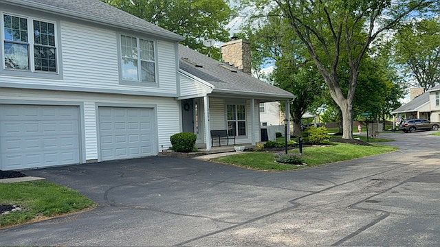 1st image of 2094 Foxknoll Dr