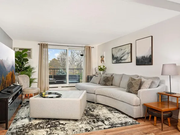 4820 Park Commons Dr APT 137, Saint Louis Park, MN 55416