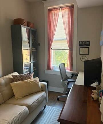 4th image of 1814 N Wood St APT 3