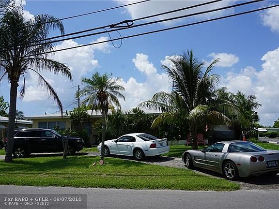 4th image of 2520 NE 12th St