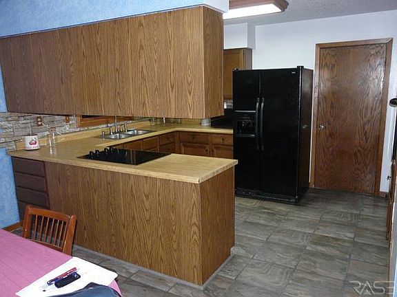 4th image of 45418 275th St