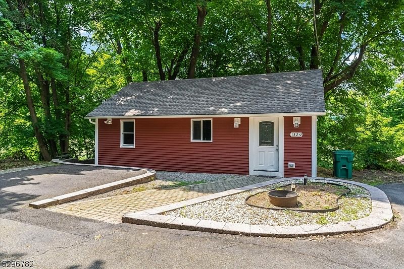 1st image of 132 Sparta Ave
