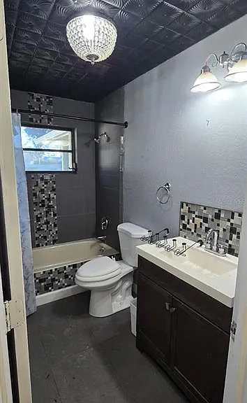 1174 Victoria Ave — Photo 12