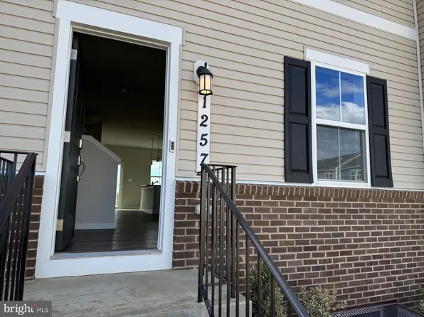 1257 Cedar Valley Rd, Ranson, WV 25438