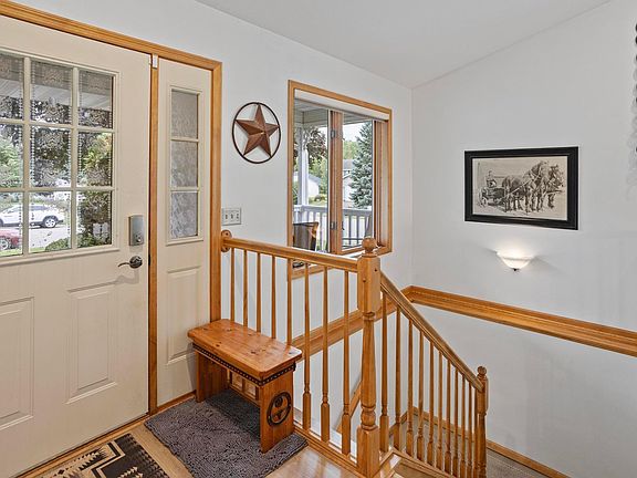 3rd image of 901 5th Ave NW