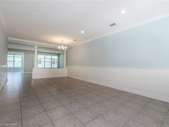 3rd image of 11813 Chateaubriand Ave