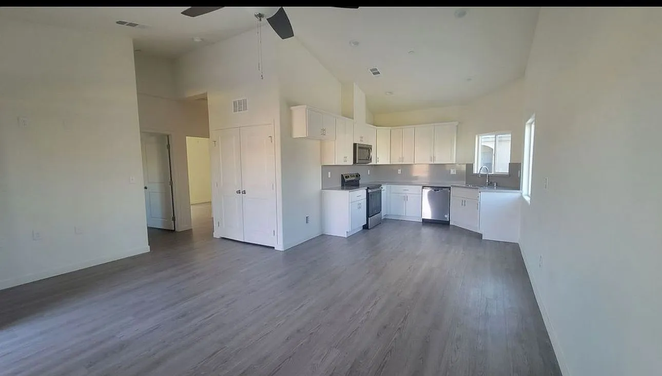 3 bed, $2,300 — Photo 1