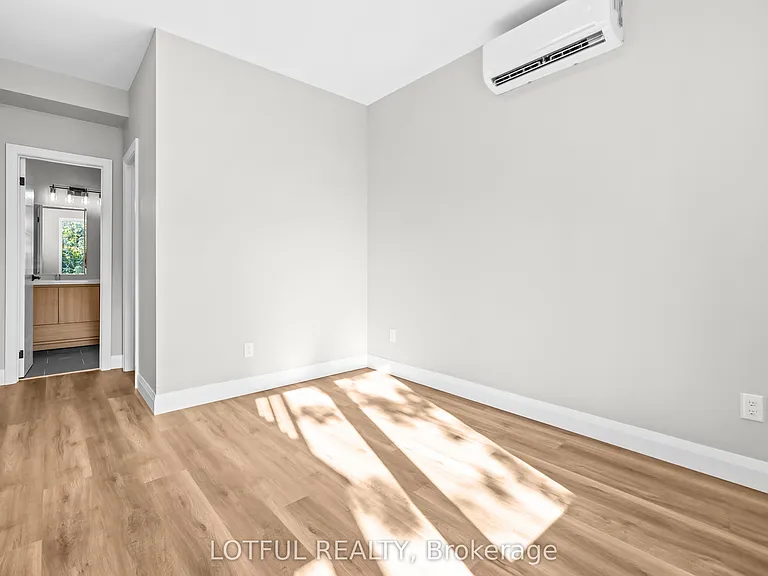 516 Tweedsmuir Ave #D — Photo 8