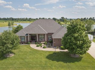 1405 Cross Creek Rd, Mahomet, IL 61853